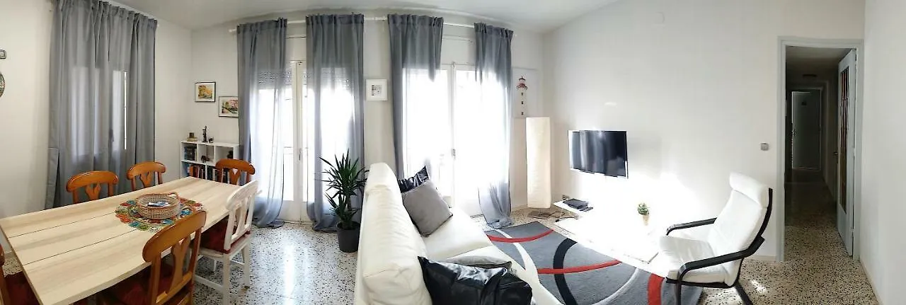 דירות Piso Familiar En Llança 0*,